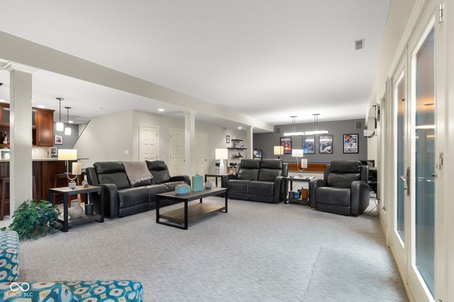 8224 W Mulligan Lane, Columbus, IN 47201