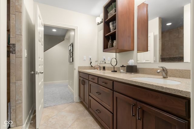 8224 W Mulligan Lane, Columbus, IN 47201