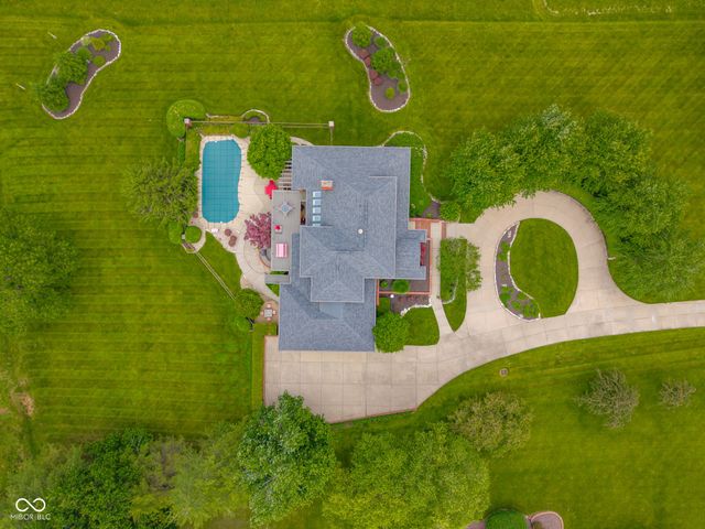 8224 W Mulligan Lane, Columbus, IN 47201