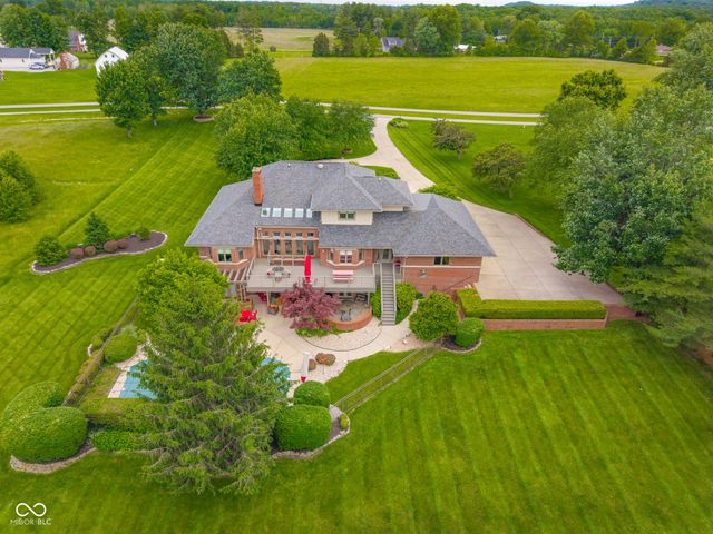 8224 W Mulligan Lane, Columbus, IN 47201