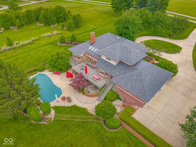 8224 W Mulligan Lane, Columbus, IN 47201