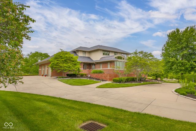 8224 W Mulligan Lane, Columbus, IN 47201