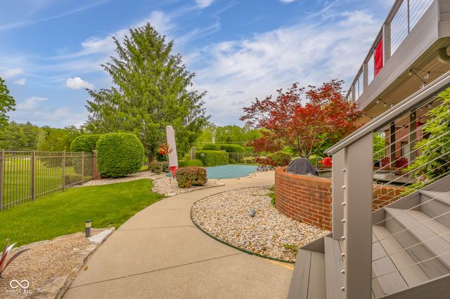 8224 W Mulligan Lane, Columbus, IN 47201