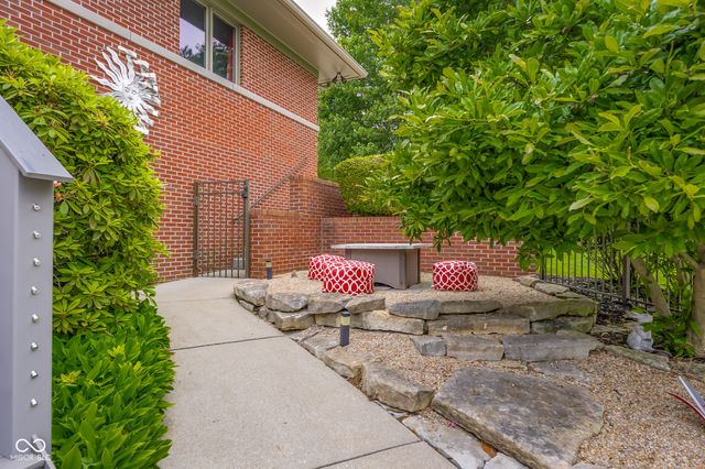 8224 W Mulligan Lane, Columbus, IN 47201