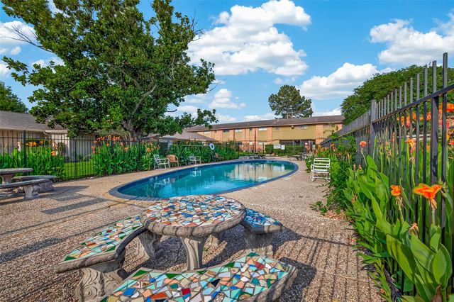 1529 Wirt Road 1, Houston, TX 77055