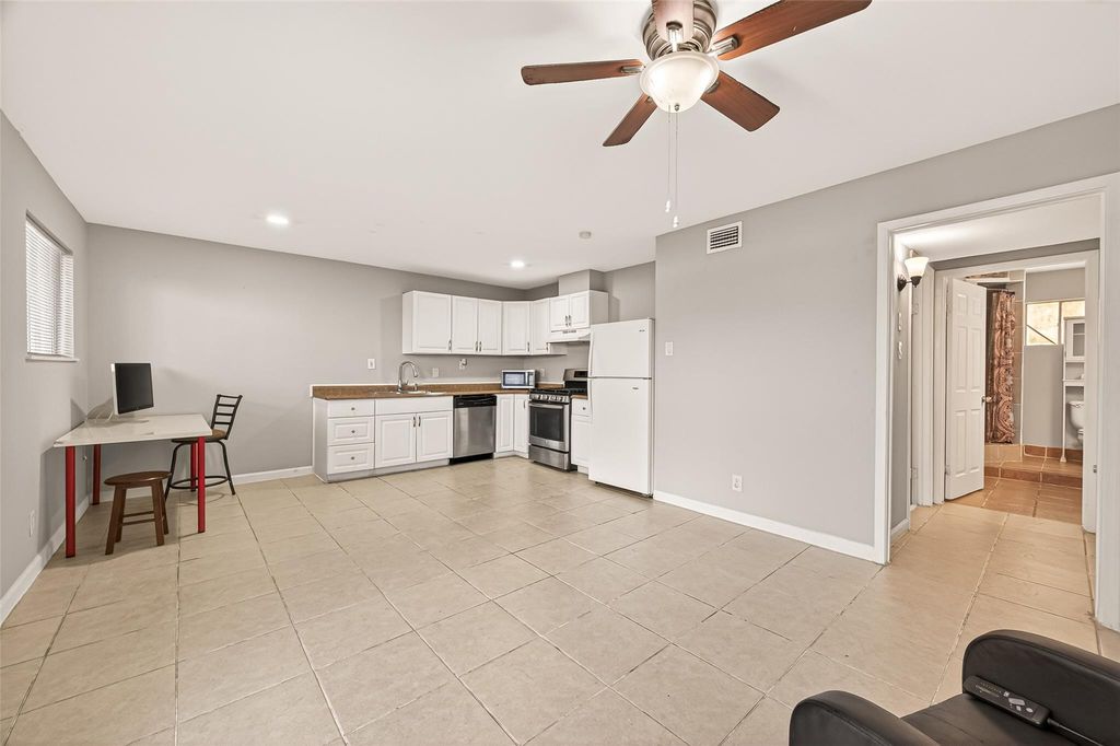 1529 Wirt Road 1, Houston, TX 77055