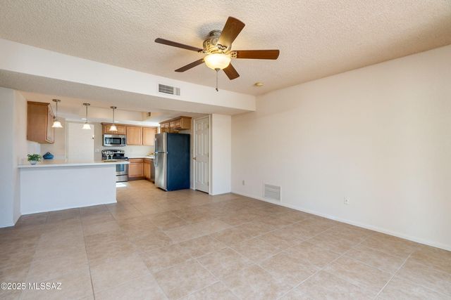 6711 N Calle Zella, Tucson, AZ 85718
