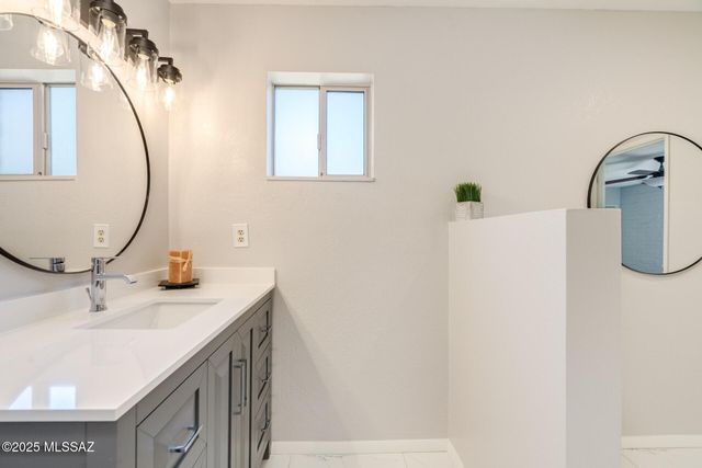 6711 N Calle Zella, Tucson, AZ 85718