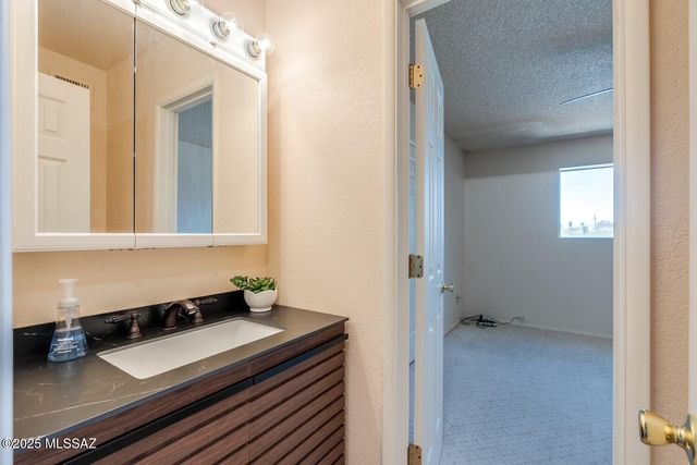 6711 N Calle Zella, Tucson, AZ 85718