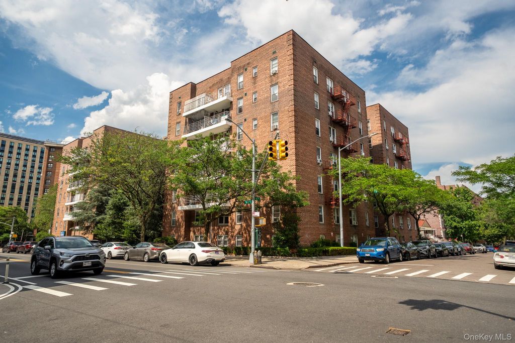 62-59 108th Street 4N, Forest Hills, NY 11375