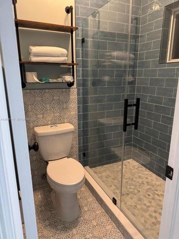 8290 SW 40th St, Miami, FL 33155