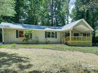 210 Fernwood Drive, Hendersonville, NC 28791