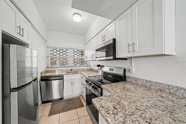7050 SUNSET WAY 11, St Pete Beach, FL 33706