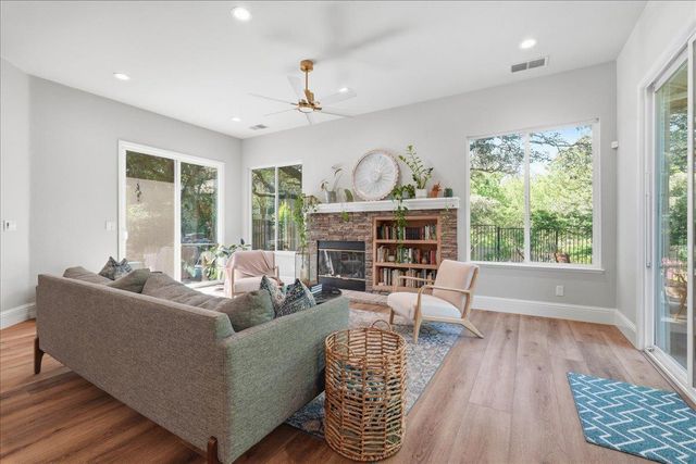 3621 Foxmore Ln, Rescue, CA 95672