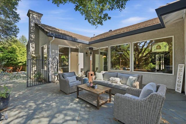 3621 Foxmore Ln, Rescue, CA 95672