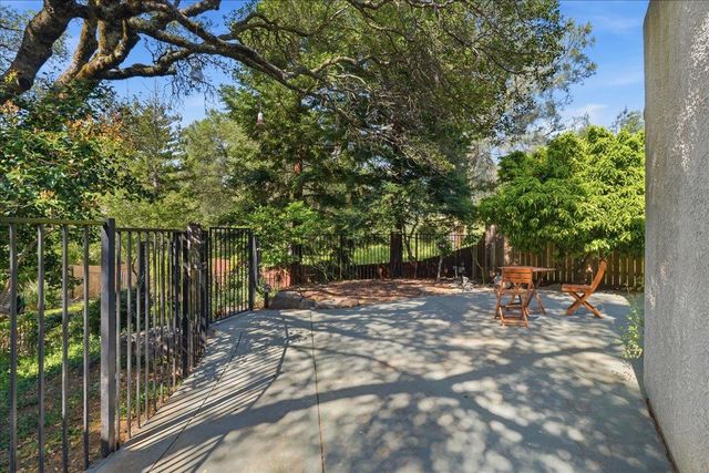 3621 Foxmore Ln, Rescue, CA 95672