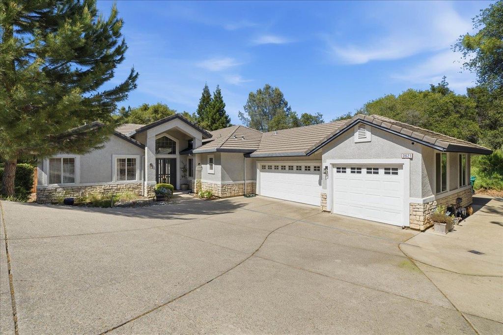 3621 Foxmore Ln, Rescue, CA 95672