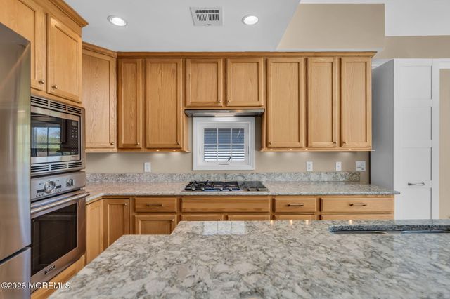 318 Elizabeth Avenue, Toms River, NJ 08753