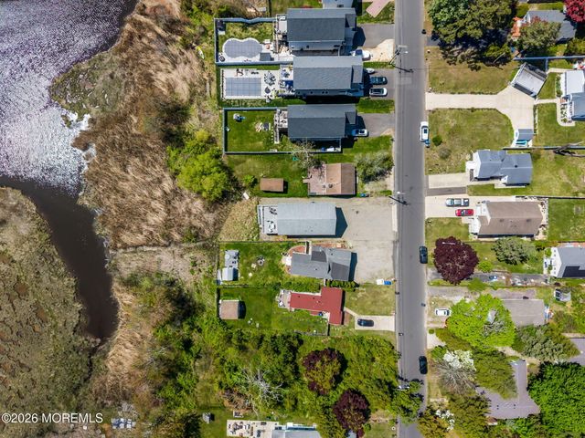 318 Elizabeth Avenue, Toms River, NJ 08753