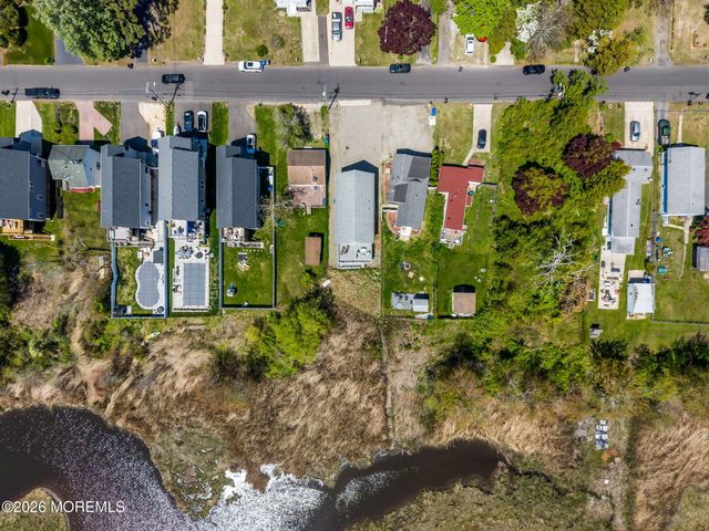 318 Elizabeth Avenue, Toms River, NJ 08753
