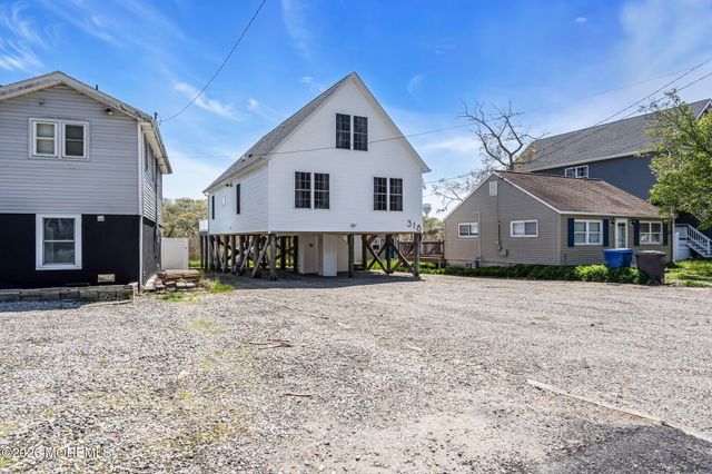 318 Elizabeth Avenue, Toms River, NJ 08753