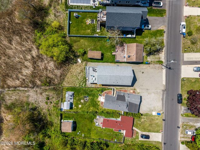 318 Elizabeth Avenue, Toms River, NJ 08753