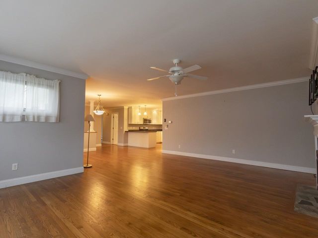 42 Suburban Square, South Burlington, VT 05403