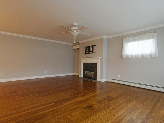 42 Suburban Square, South Burlington, VT 05403