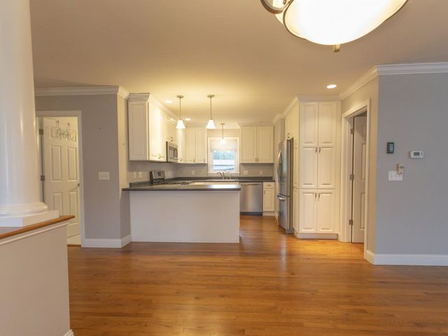 42 Suburban Square, South Burlington, VT 05403