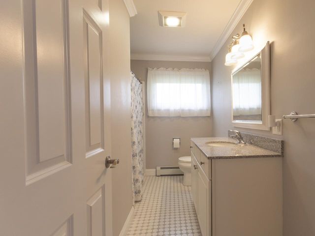 42 Suburban Square, South Burlington, VT 05403