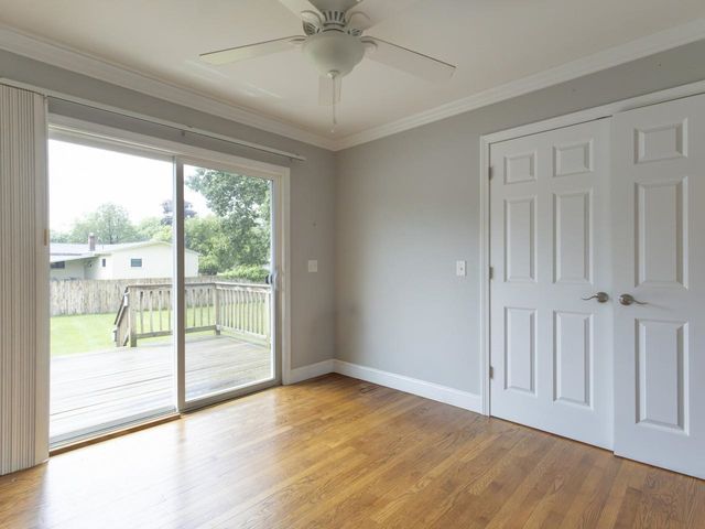42 Suburban Square, South Burlington, VT 05403