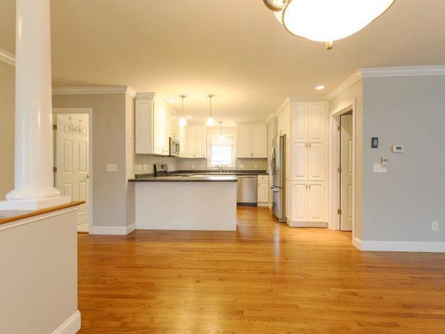 42 Suburban Square, South Burlington, VT 05403