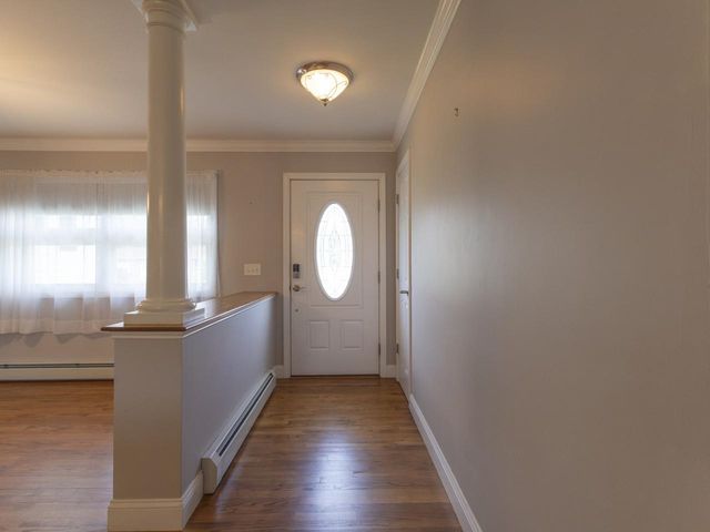 42 Suburban Square, South Burlington, VT 05403