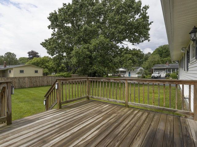 42 Suburban Square, South Burlington, VT 05403