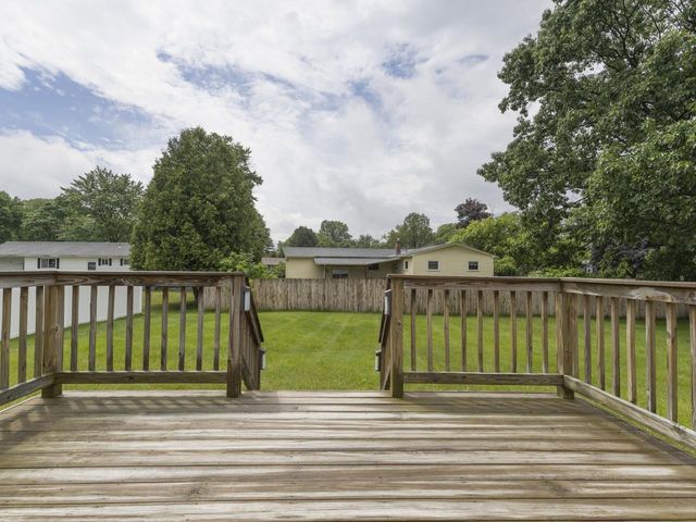 42 Suburban Square, South Burlington, VT 05403