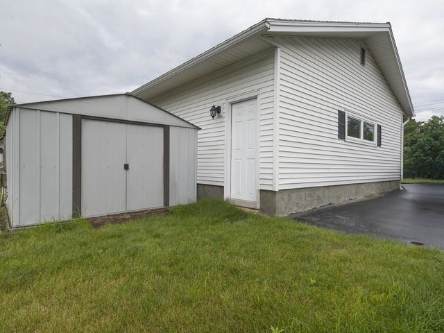 42 Suburban Square, South Burlington, VT 05403