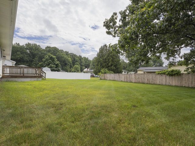 42 Suburban Square, South Burlington, VT 05403