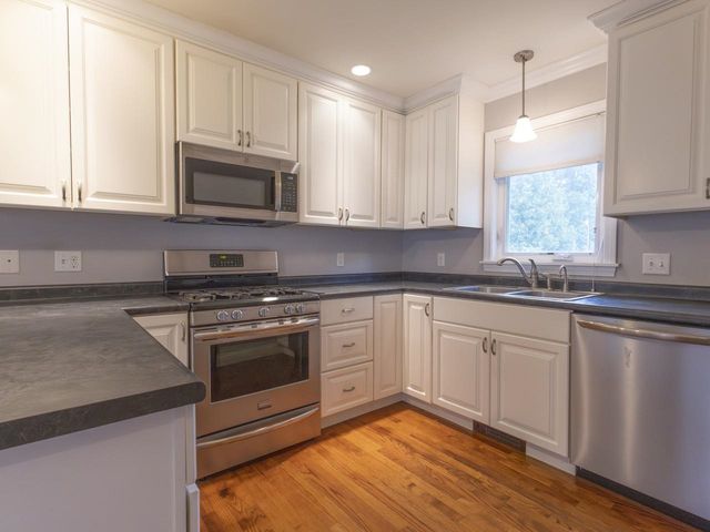 42 Suburban Square, South Burlington, VT 05403