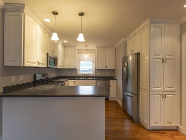 42 Suburban Square, South Burlington, VT 05403