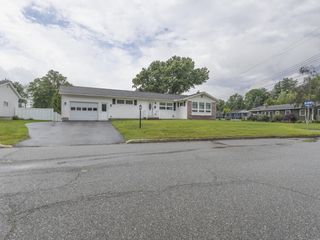 42 Suburban Square, South Burlington, VT 05403