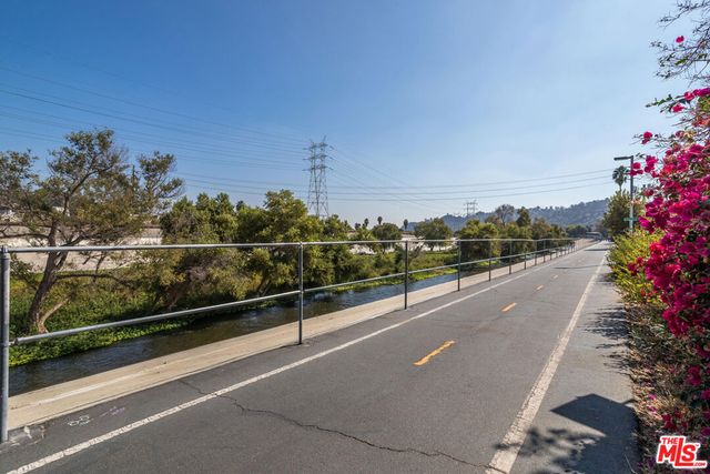 2660 Newell Street, Los Angeles, CA 90039