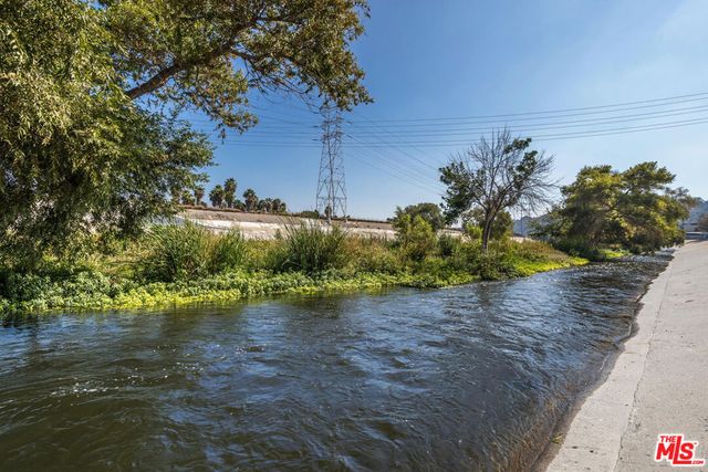 2660 Newell Street, Los Angeles, CA 90039