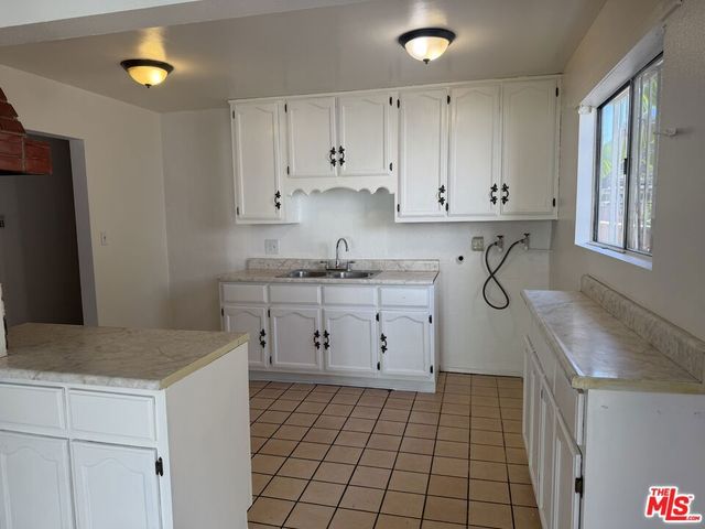 2660 Newell Street, Los Angeles, CA 90039