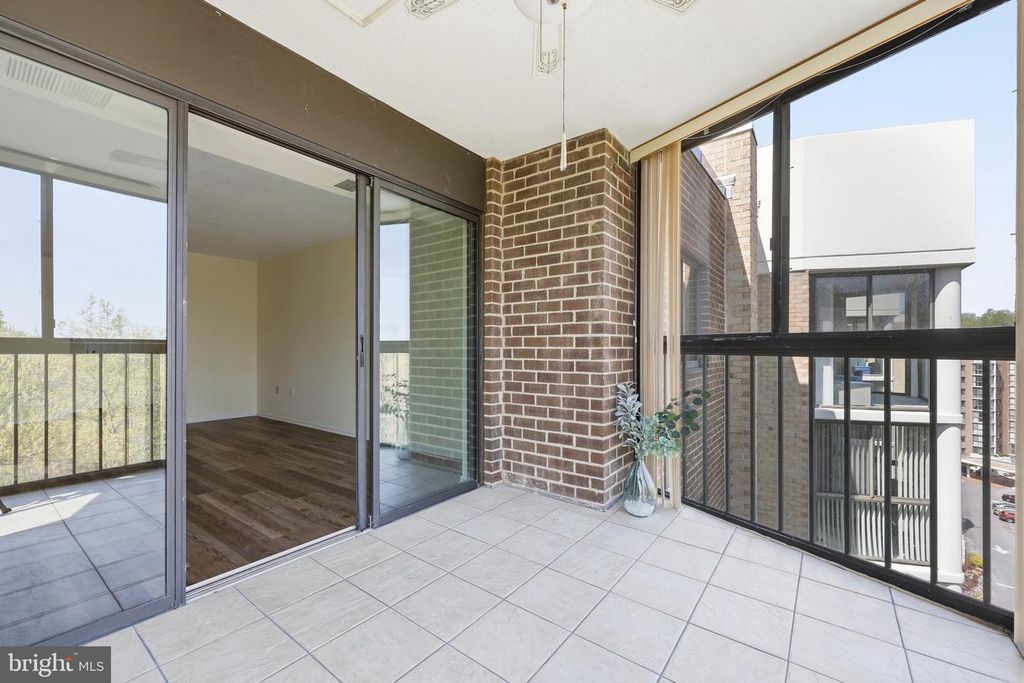 Image 13 of property listing at 15107 INTERLACHEN DR #2-1006, Silver Spring, MD 20906