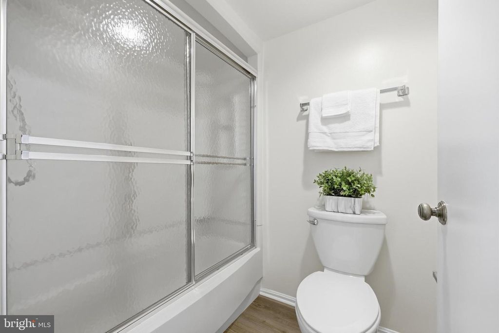 Image 25 of property listing at 15107 INTERLACHEN DR #2-1006, Silver Spring, MD 20906