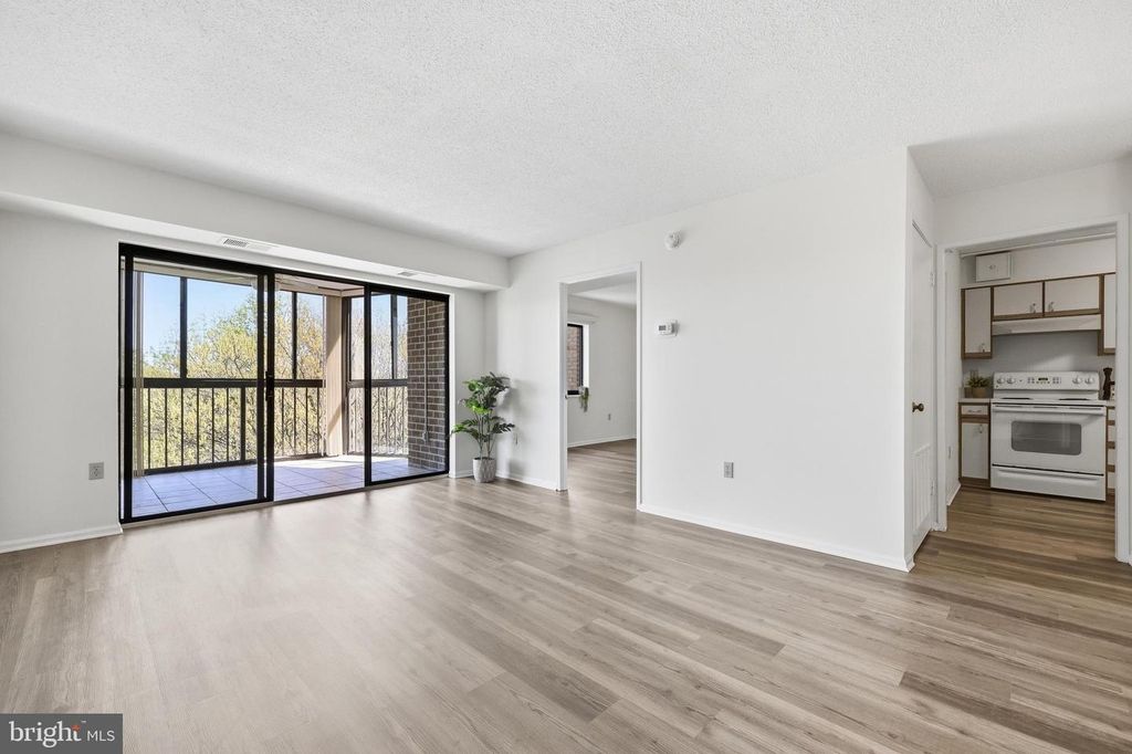 Image 26 of property listing at 15107 INTERLACHEN DR #2-1006, Silver Spring, MD 20906