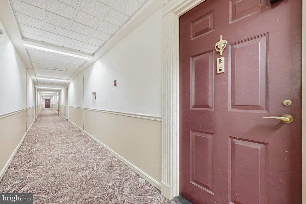 Image 4 of property listing at 15107 INTERLACHEN DR #2-1006, Silver Spring, MD 20906