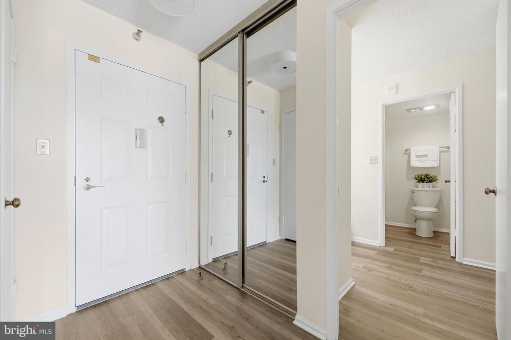 Image 5 of property listing at 15107 INTERLACHEN DR #2-1006, Silver Spring, MD 20906