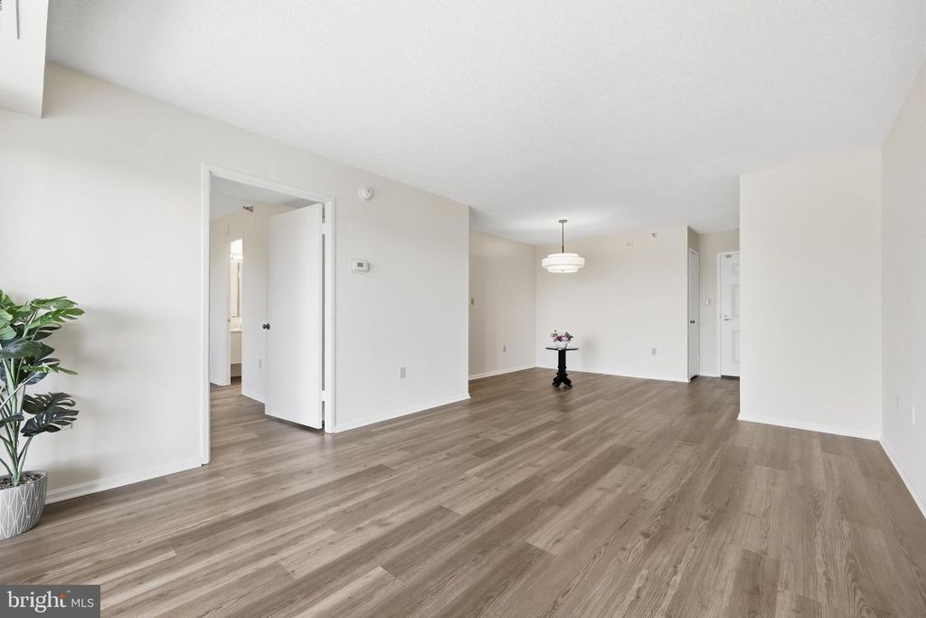 Image 9 of property listing at 15107 INTERLACHEN DR #2-1006, Silver Spring, MD 20906