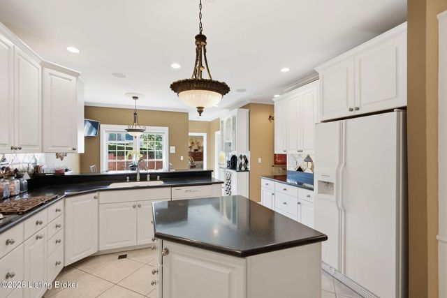 2615 Alia Cir, Louisville, KY 40222